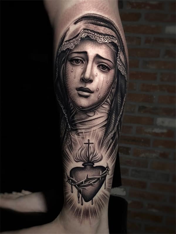 Tatuagem da Virgem Maria a chorar1