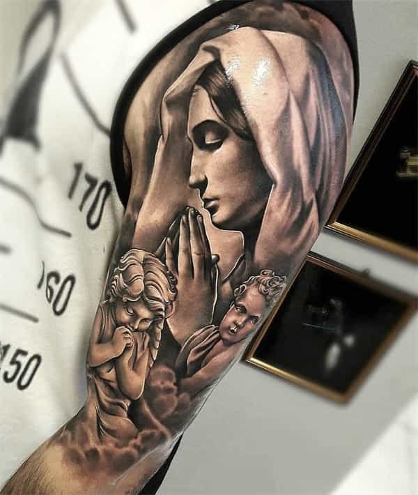 Virgem Maria a rezar tatuagem2